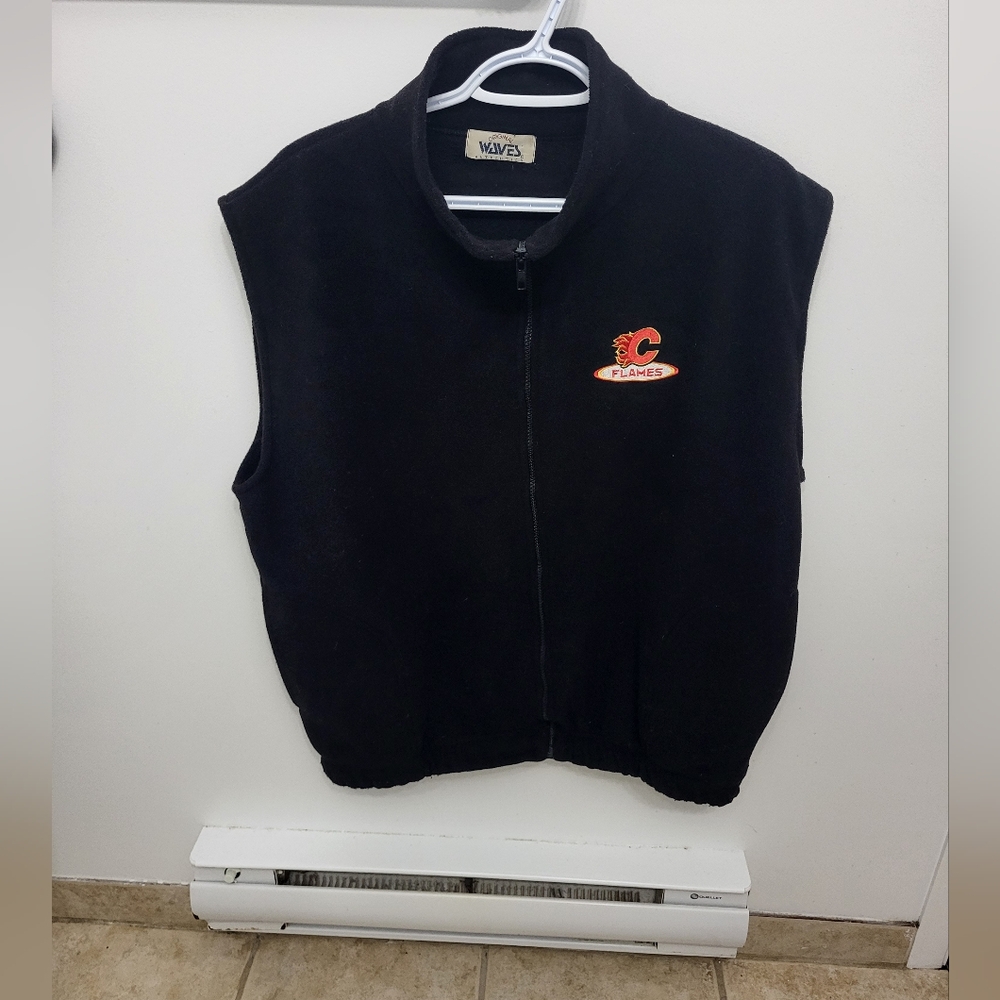 Vintage Calgary flames nhl waves authentics vest